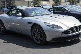 Aston Martin Db11 5.2 V12 Turbo 2017 – Diagonal Frontal · Foto: Mr.choppers / Wikimedia Commons (CC BY-SA 3.0)