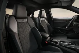 Audi A3 Sed.Perf. Black 2.0 TFSI S-tronic 2025 – Bancos da Frente · Foto: Audi