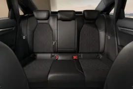 Audi A3 Sed.Perf. Black 2.0 TFSI S-tronic 2025 – Bancos de Trás · Foto: Audi