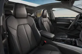 Audi A5 Sedan Performance S Edition 2.0 TFSI Quattro 2025 – Bancos da Frente · Foto: Audi