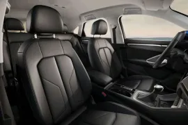 Audi Q3 SPB Performance 2.0 TFSI Tipt. Quatt 2025 – Bancos da Frente · Foto: Audi