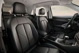 Audi Q3 Prestige 2.0 TFSi Quattro 2025 – Bancos da Frente · Foto: Audi