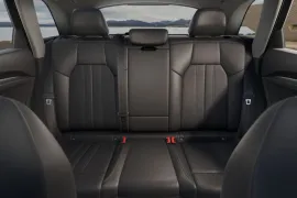 Audi Q5 Advanced 2.0 TFSI Quattro S-tronic 2025 – Bancos de Trás · Foto: Audi