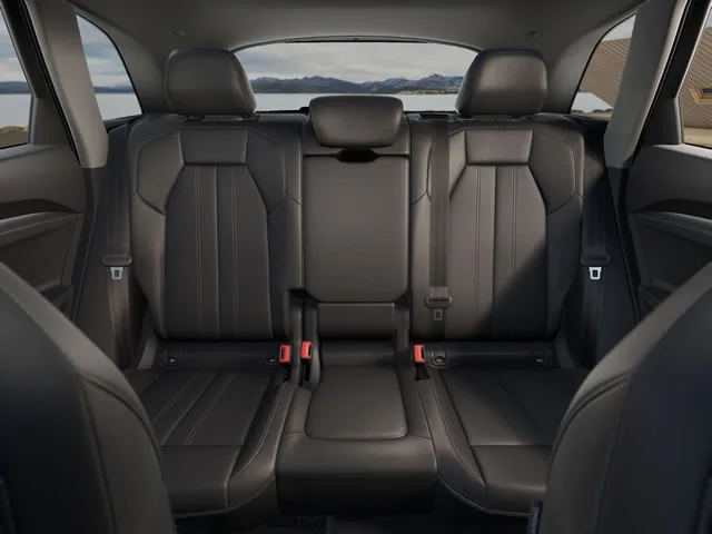 Audi Q5 S-Line 2.0 TFSI Quattro S-tronic 272cv 2026 – Bancos de Trás