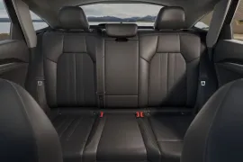 Audi Q5 Sportback Advanced 2.0 TFSI Quattro S-tronic 2025 – Bancos de Trás · Foto: Audi