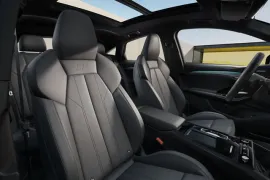 Audi Q6 E-Tron Quattro Sportback Performance Black 2025 – Bancos da Frente · Foto: Audi