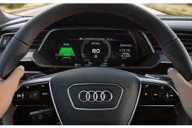 Audi Q8 E-TRON Sportb.Launck Edt (Elétrico) 2024 – Volante · Foto: Audi