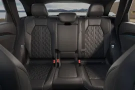 Audi SQ5 3.0 TFSI Quattro S-tronic 2025 – Bancos de Trás · Foto: Audi