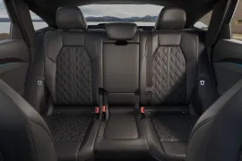 Audi SQ5 Sportback 3.0 TFSI Quattro S-tronic 2026 – Bancos de Trás · Foto: Audi