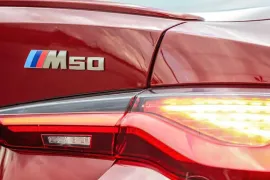 BMW i4 M50 (Elétrico) 2025 – Emblema · Foto: Divulgação
