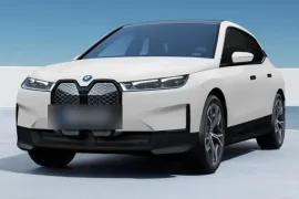 BMW iX XDrive 40 Aut. (Elétrico) 2024 – Diagonal Frontal · Foto: BMW Group