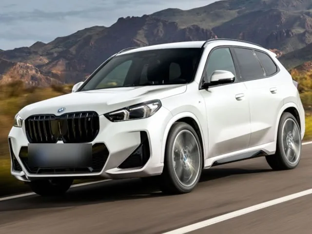 BMW iX 1 xDrive 30 M Sport (Elétrico) 2024 – Diagonal Frontal · Foto: BMW Group