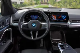 BMW iX 1 xDrive 30 M Sport (Elétrico) 2024 – Painel · Foto: BMW Group