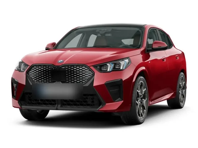 BMW iX 2 xDrive 30 M Sport (Elétrico) 2024 – Diagonal Frontal · Foto: BMW Group