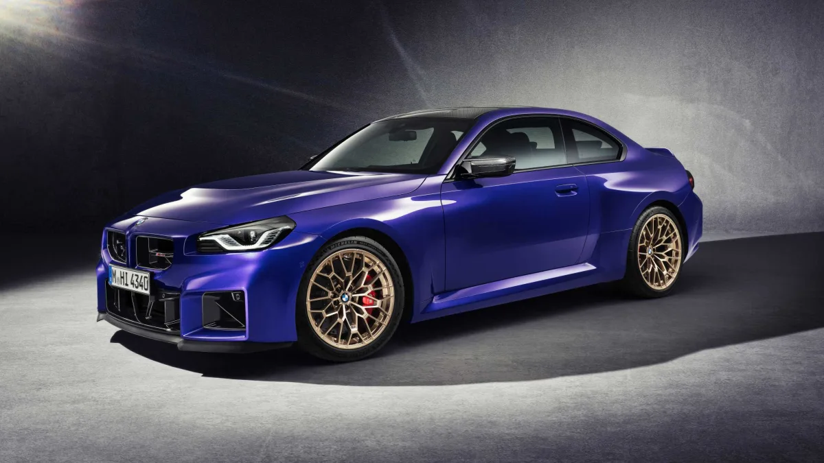 BMW M2 CS 3.0 Turbo MT 2027 – Diagonal Frontal · Foto: BMW Group