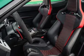 BMW M4 CS 3.0 Turbo 2025 – Bancos da Frente · Foto: BMW Group