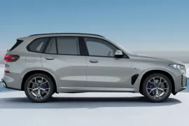 BMW X5 xDrive50e M Sport 3.0 2026 – Lateral · Foto: BMW Group