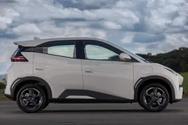 BYD Dolphin Mini EV 2026 – Lateral · Foto: BYD