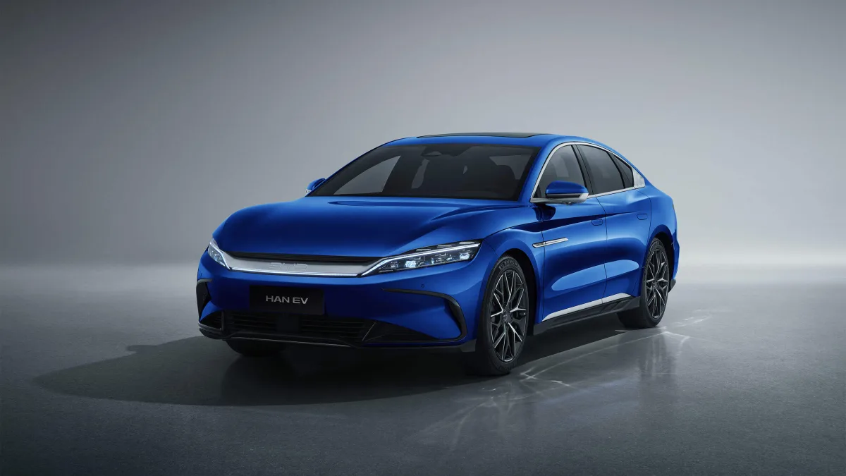 BYD Han EV 2025 – Diagonal Frontal · Foto: BYD