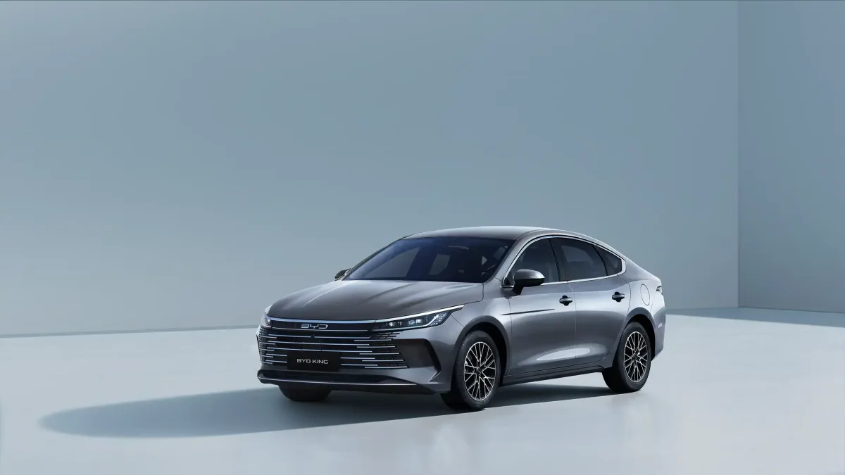 BYD King GS 1.5 2027 – Diagonal Frontal · Foto: BYD