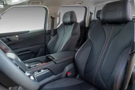 BYD SHARK GS 1.5 16V 4x4 Aut. (Híbrido) 2026 – Bancos da Frente · Foto: BYD