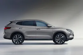 BYD Song Plus Premium 1.5 16V Aut. (Hibrido) 2024 – Lateral · Foto: BYD