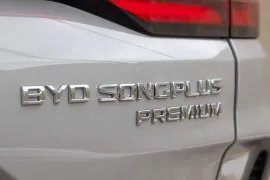 BYD Song Plus Premium 1.5 16V Aut. (Hibrido) 2024 – Emblema · Foto: BYD