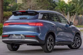 BYD Song Pro GS 1.5 16V Aut. (Hibrido) 2027 – Diagonal Traseira · Foto: BYD