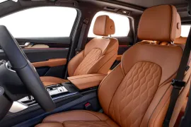 BYD Tan EV 2025 – Bancos da Frente · Foto: BYD