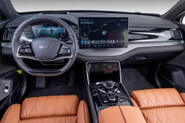 BYD Tan EV 2025 – Painel · Foto: BYD