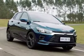 Chevrolet ONIX HATCH 100 Anos 1.0 12V 5p Mec 2026 – Diagonal Frontal · Foto: Chevrolet
