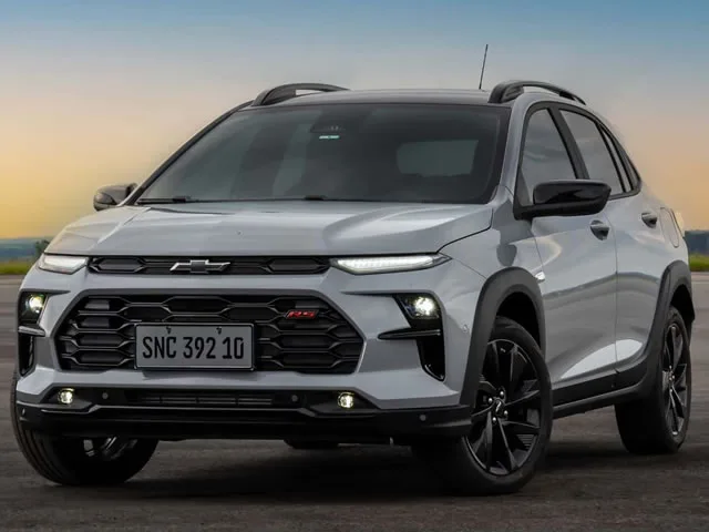 Chevrolet Sonic RS 1.0 12V Turbo Aut 2027 – Diagonal Frontal · Foto: Chevrolet