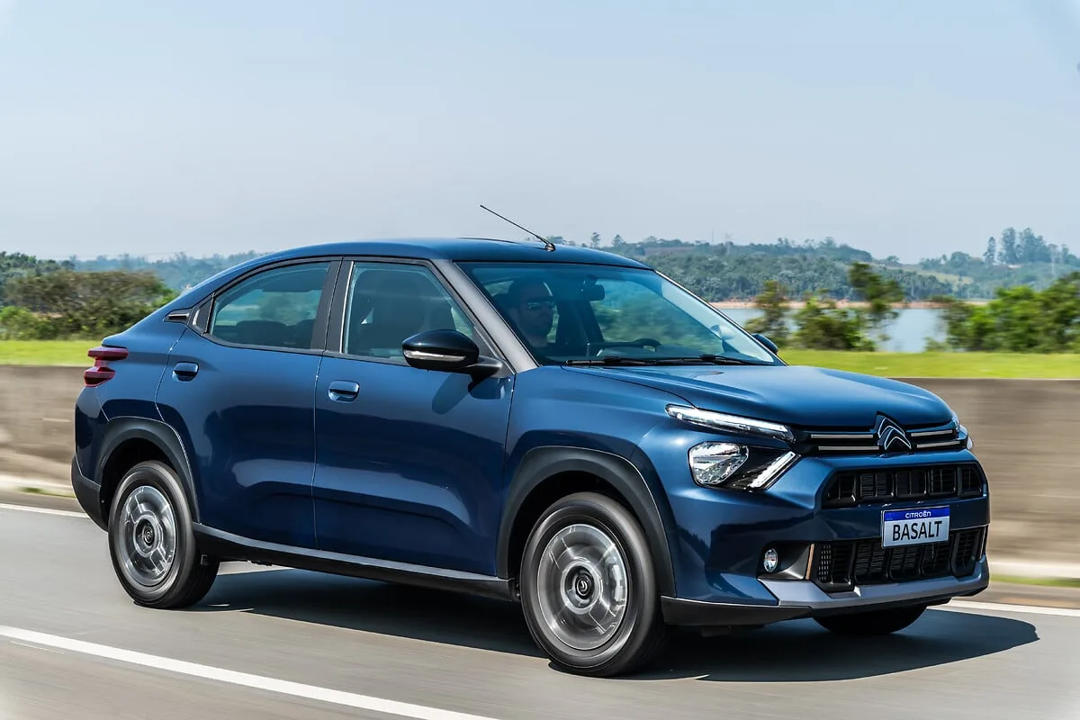 Citroën BASALT Feel 1.0 Flex 6V 5p Mec 2025 – Diagonal Frontal · Foto: Stellantis