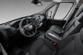 Citroën Jumper Furgão 2.2 2026 – Bancos da Frente · Foto: Citroën