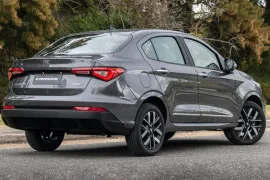 Fiat Cronos Precision 1.3 AT 2026 – Diagonal Traseira · Foto: Fiat