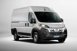Fiat Ducato Cargo 2.2 2025 – Diagonal Frontal · Foto: Fiat