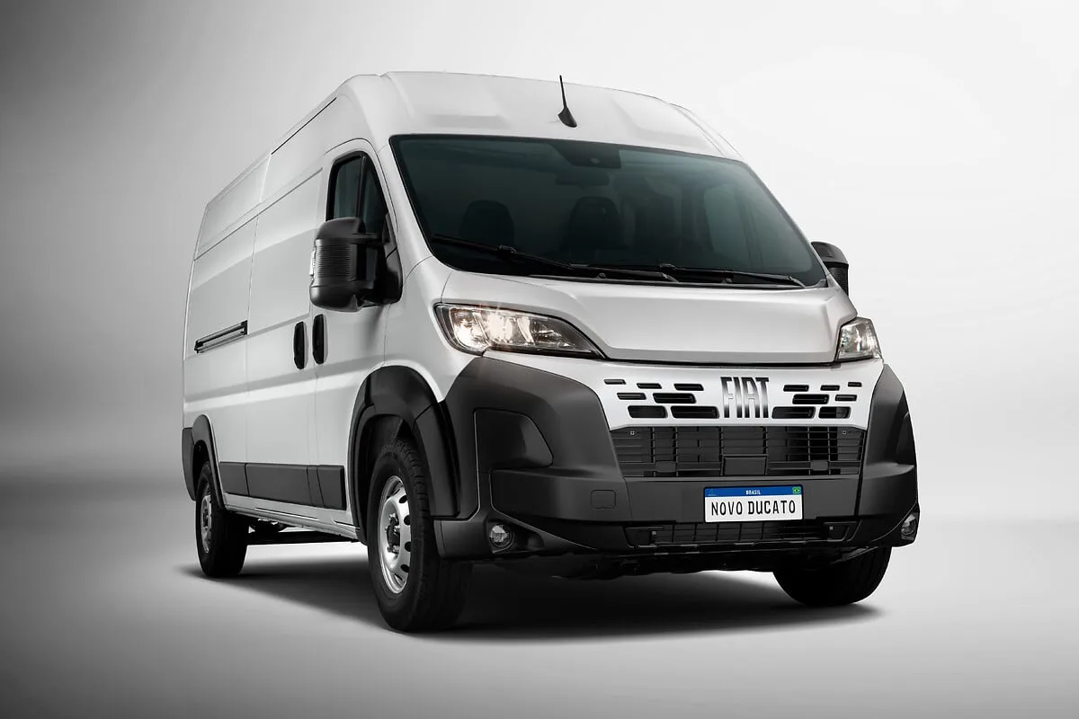 Fiat Ducato Maxicargo 2.2 2027 – Diagonal Frontal · Foto: Fiat