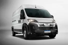Fiat Ducato Maxicargo 2.2 2027 – Diagonal Frontal · Foto: Fiat