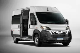 Fiat Ducato Minibus 2.2 Comfort18L (E6) 2026 – Diagonal Frontal · Foto: Fiat
