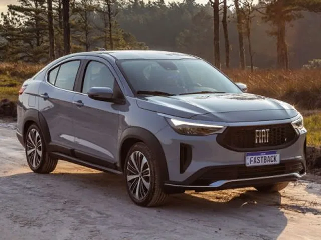 Fiat Fastback Audace 1.0 2025 – Diagonal Frontal · Foto: Fiat