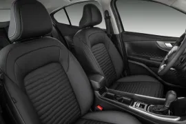 Fiat Fastback Audace 1.0 2025 – Bancos da Frente · Foto: Fiat
