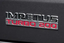 Fiat Fastback Impetus 1.0 2024 – Emblema · Foto: Fiat