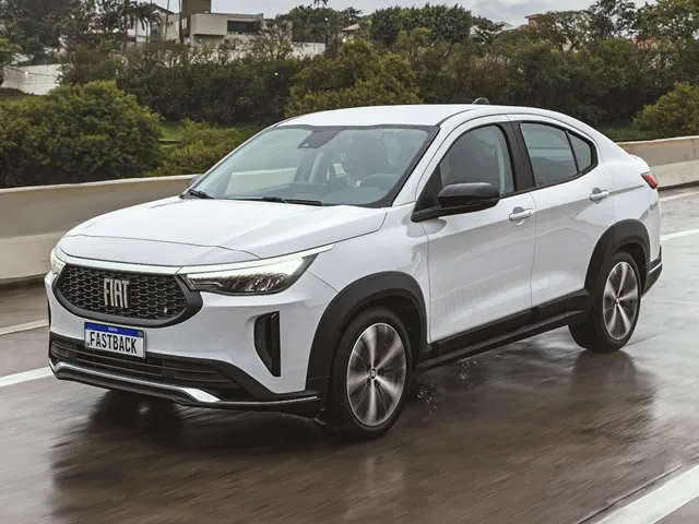 Fiat Fastback Audace 200 TB Aut (Hibrído) 2025 – Diagonal Frontal · Foto: Fiat