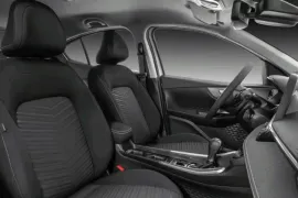 Fiat Fastback Audace 200 TB Aut (Hibrído) 2025 – Bancos da Frente · Foto: Fiat