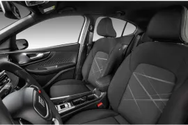 Fiat Fastback Audace 200 TB Aut (Hibrído) 2026 – Bancos da Frente · Foto: Fiat