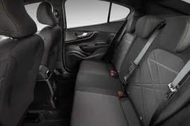 Fiat Fastback Audace 200 TB Aut (Hibrído) 2026 – Bancos de Trás · Foto: Fiat