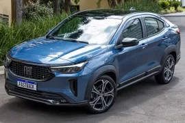 Fiat Fastback Impetus 200 T. Aut (Hibrído) 2025 – Diagonal Frontal · Foto: Fiat