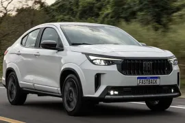 Fiat Fastback Impetus 200 T. Aut (Hibrído) 2026 – Diagonal Frontal · Foto: Fiat