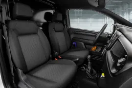 Fiat Fiorino Endurance 1.3 Flex 8V 2p 2025 – Bancos da Frente · Foto: Fiat
