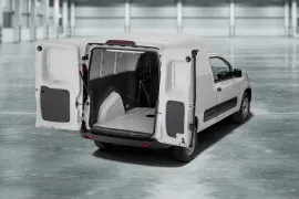 Fiat Fiorino Endurance 1.3 Flex 8V 2p 2025 – Porta-Malas · Foto: Fiat
